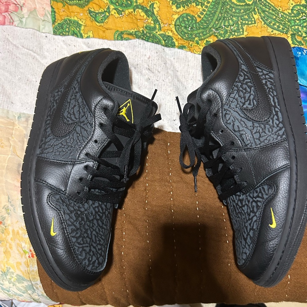 Jordan 1 low (worn 1 time no ball offers)
